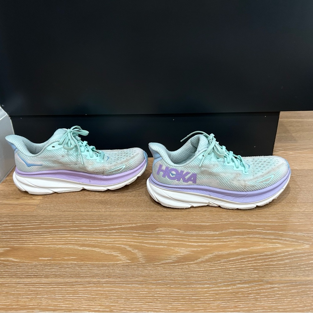 Hoka one one Clifton 9 women’s size 8